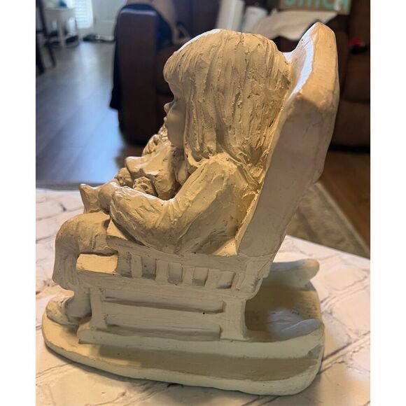Austin Sculpture Girl & Babydoll In Rocking Chair Figurine Neutral 80s Collector - Picture 10 of 13